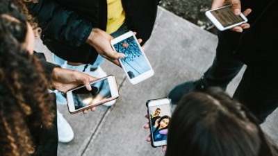 phones-young-chat-400x225