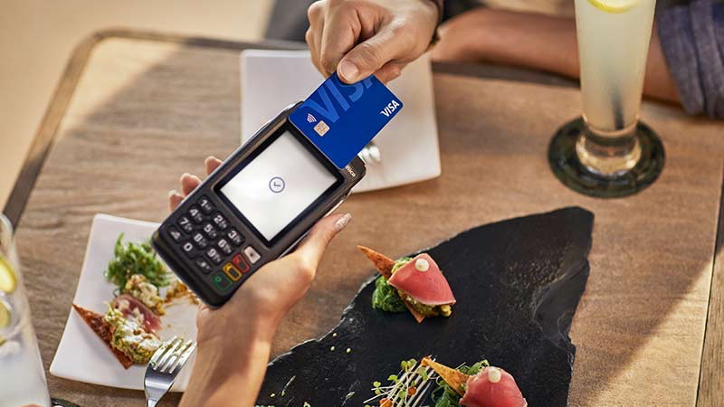 Paying for a meal with a contactless card